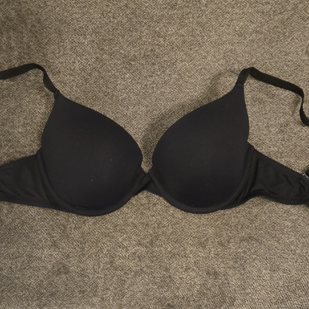 3/$15 GUC VS Pink Wear Everywhere Pushup Bra 32DD